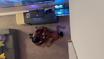 Amatør Med Stor Pik Får Sin Penis Vibreret Til Orgasme