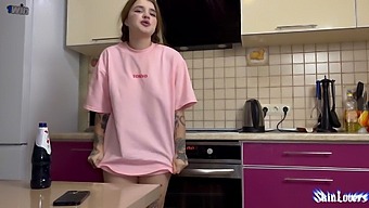 Два Парня И Головная Любовница В Эротическом Видео На Русскую Тематику.