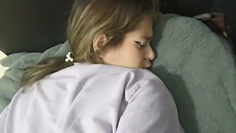 Aku Berhubungan Seks Dengan Adik Iparku Yang Menarik Secara Anal Di Atas Perabotan Ketika Ayah Kami Tidak Hadir Dalam Pertemuan Tersebut.
